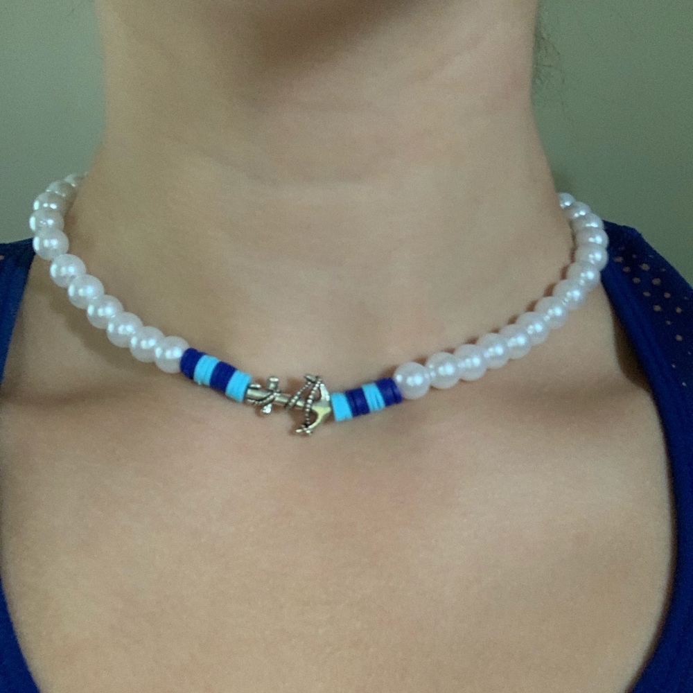 Pearly anchor choker